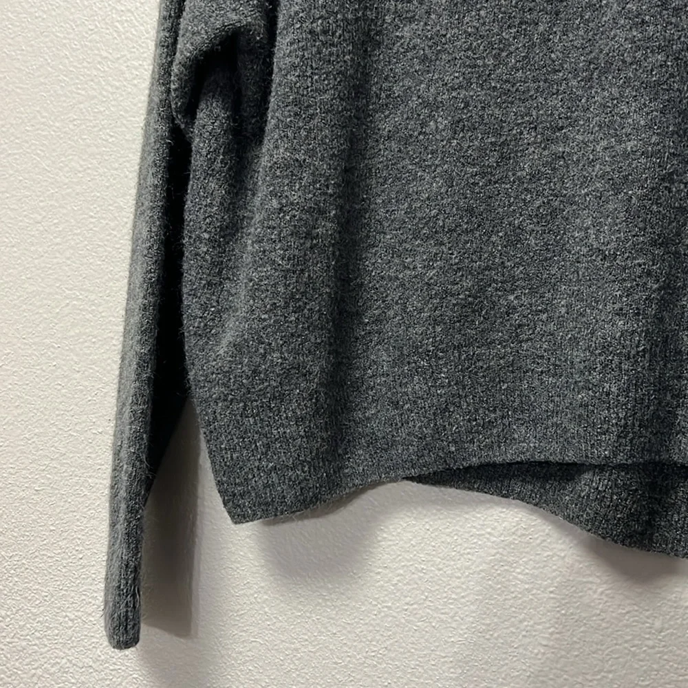 H&M Fine-Knit Sweater - Picture 6 of 11